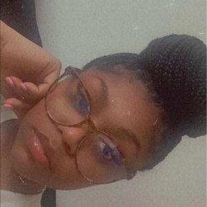 Meet your Posher, Kwaniqua